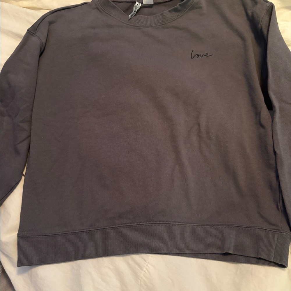 Women’s light weight crewneck